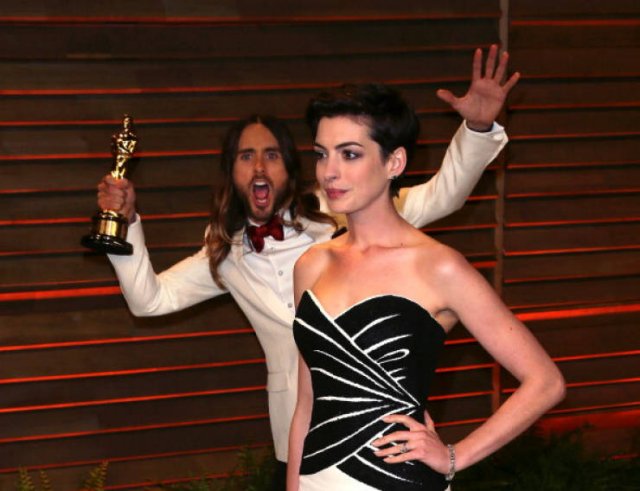 Celebs Who Are Real Photobomb Masters (20 pics)