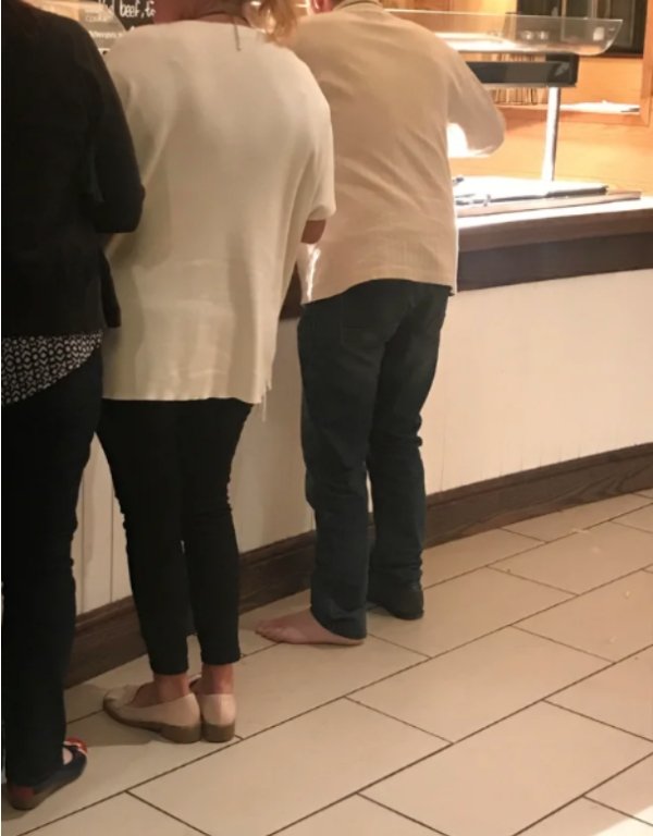 Don't Let These People Be In Restaurants (23 pics)