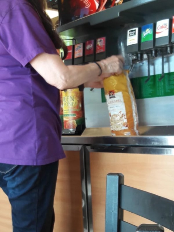 Don't Let These People Be In Restaurants (23 pics)