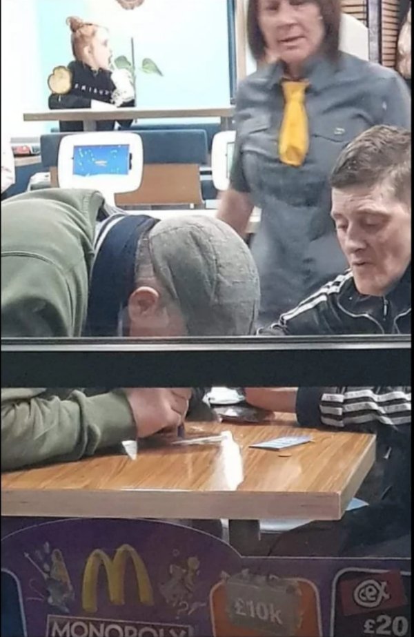 Don't Let These People Be In Restaurants (23 pics)