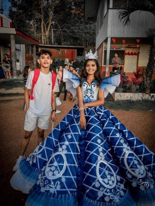Brother Made A Prom Dress For His Sister (17 pics)
