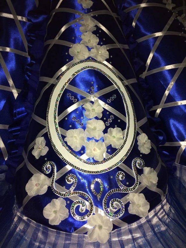 Brother Made A Prom Dress For His Sister (17 pics)