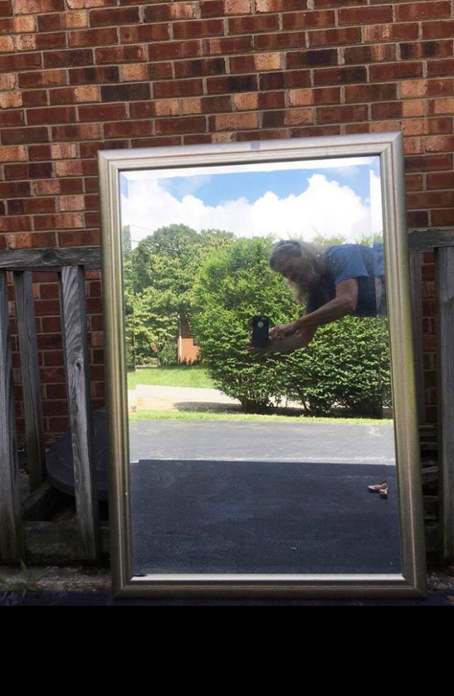 People Try To Sell Mirrors (22 pics)