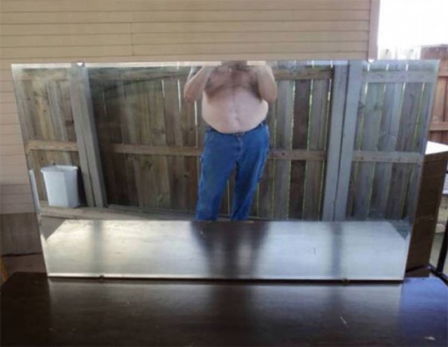 People Try To Sell Mirrors (22 pics)