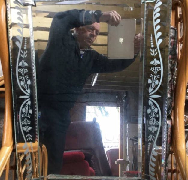 People Try To Sell Mirrors (22 pics)