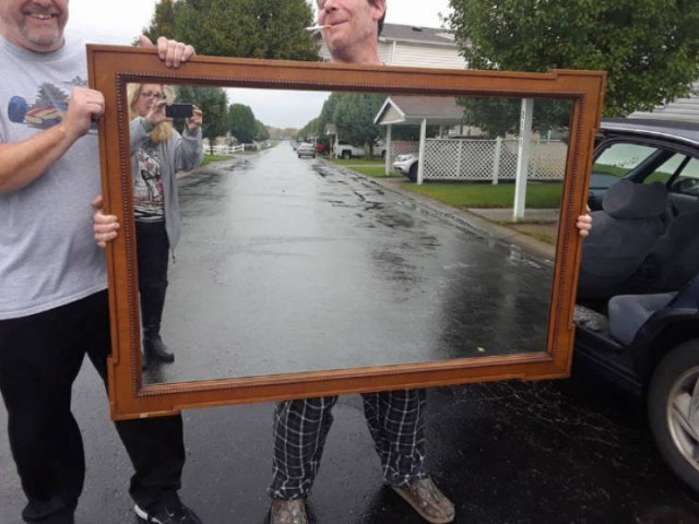 People Try To Sell Mirrors (22 pics)