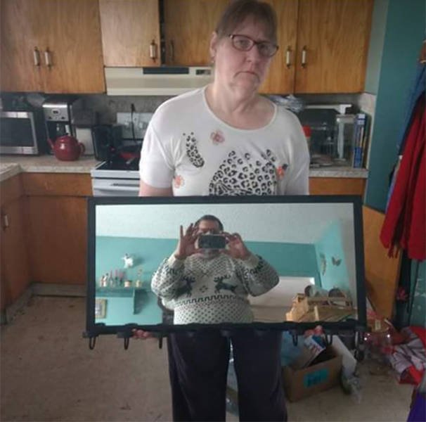 People Try To Sell Mirrors (22 pics)