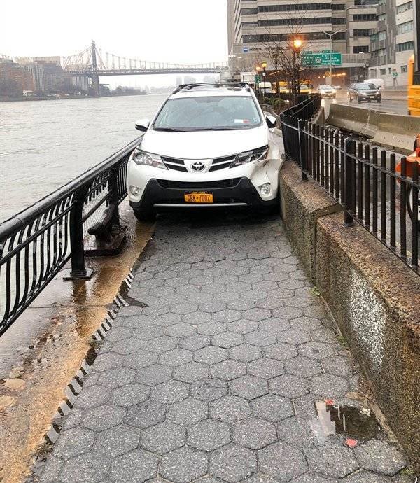 Car Fails (25 pics)
