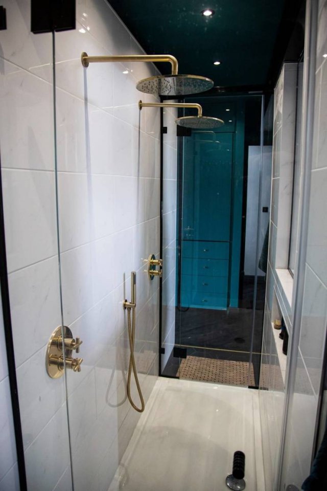 Couple Turned Old House Into Luxury Mansion (15 pics)