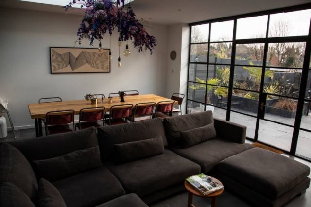 Couple Turned Old House Into Luxury Mansion (15 pics)