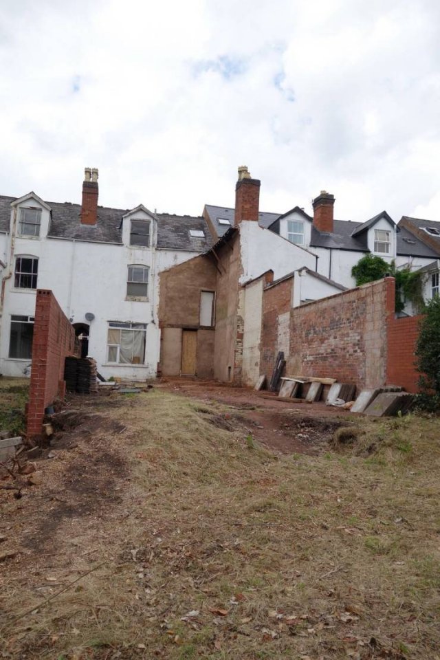 Couple Turned Old House Into Luxury Mansion (15 pics)