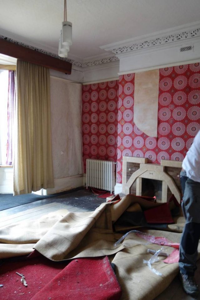 Couple Turned Old House Into Luxury Mansion (15 pics)