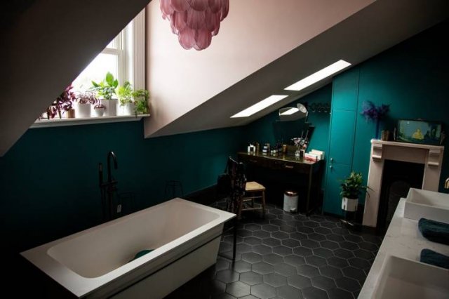 Couple Turned Old House Into Luxury Mansion (15 pics)
