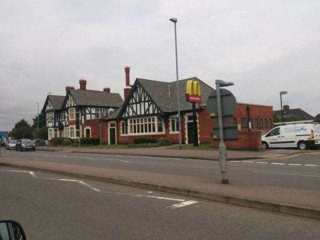 Amazing McDonald's Buildings (19 pics) Amazing McDonald's Buildings (19 pics)