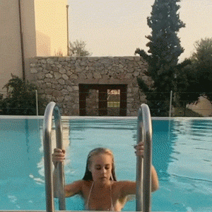Hot Girls (36 gifs)