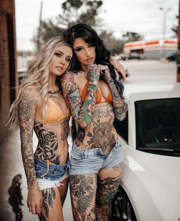 Girls With Tattoos (43 pics)