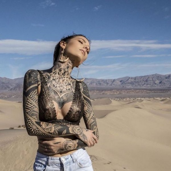 Girls With Tattoos (43 pics)