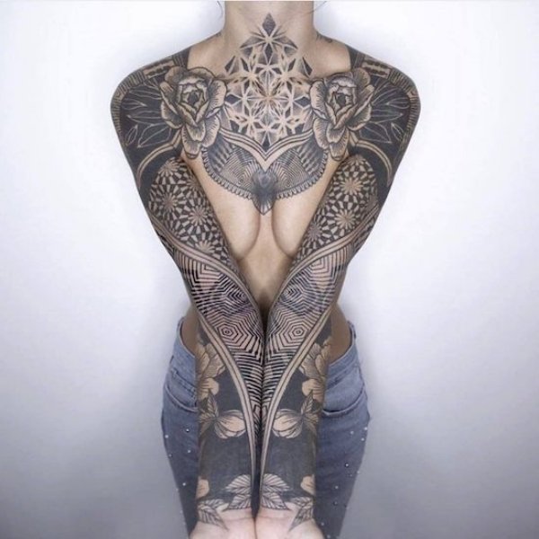 Girls With Tattoos (43 pics)