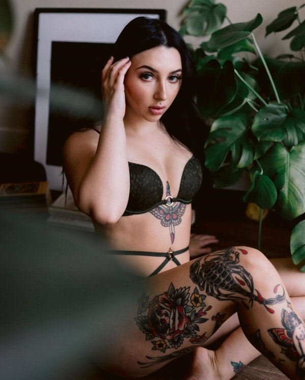 Girls With Tattoos (43 pics)
