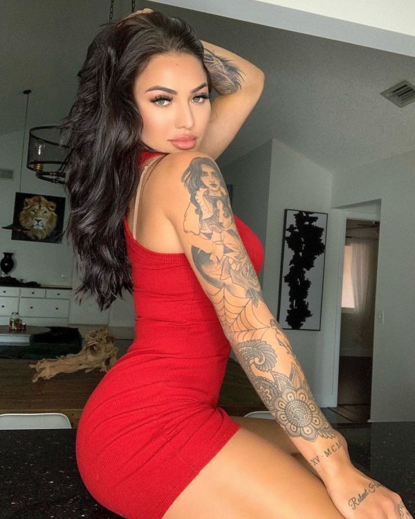 Girls With Tattoos (43 pics)