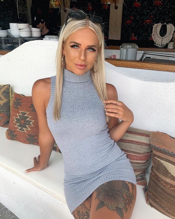 Girls With Tattoos (43 pics)