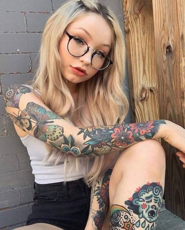 Girls With Tattoos (43 pics)