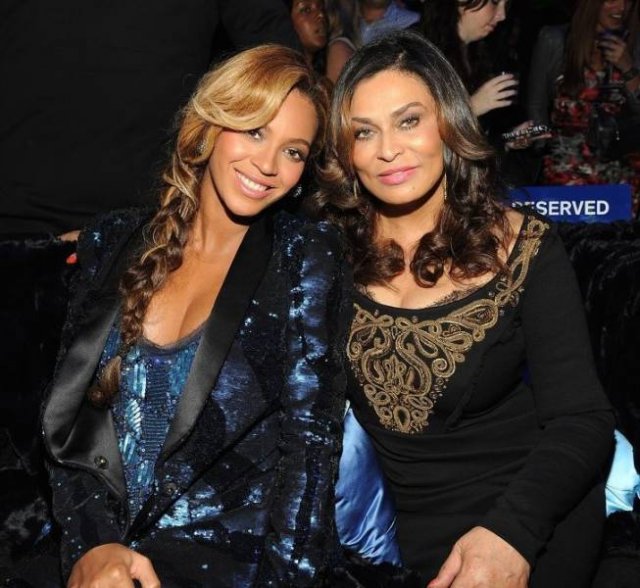 Celebrities With Their Moms (22 pics)