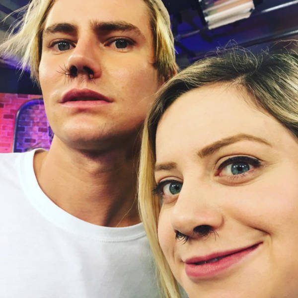Nostril Hair Extension (21 pics)