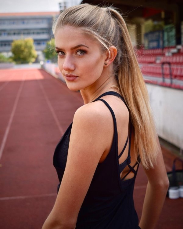 Alica Schmidt: World’s Sexiest Athlete (25 pics)