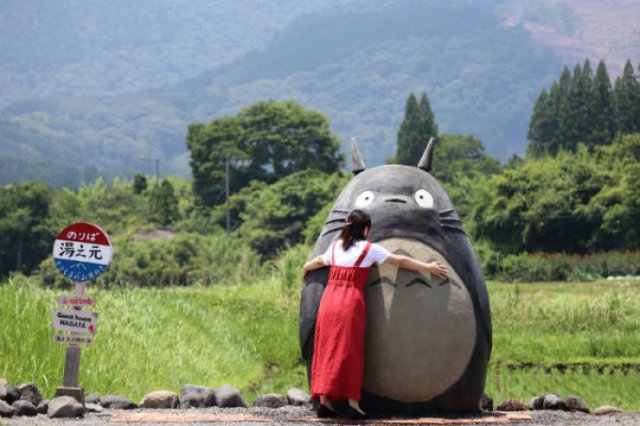 Japanese Elderly Couple Created A Real-Life Totoro Bus Stop (31 pics)