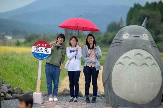 Japanese Elderly Couple Created A Real-Life Totoro Bus Stop (31 pics)