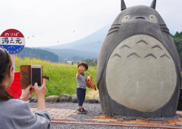 Japanese Elderly Couple Created A Real-Life Totoro Bus Stop (31 pics)