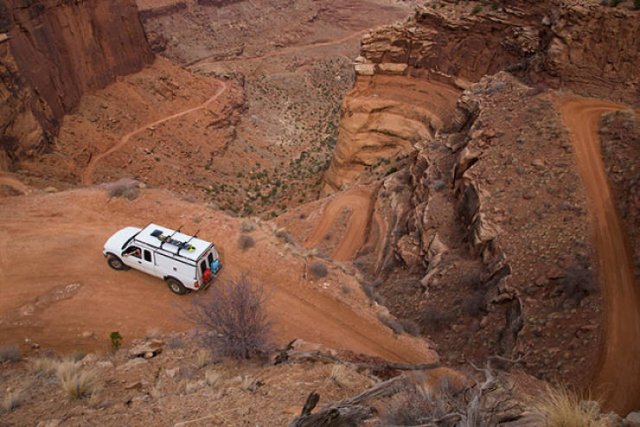 Couple Turned A Car Into Mobile Home For Travelling (15 pics)