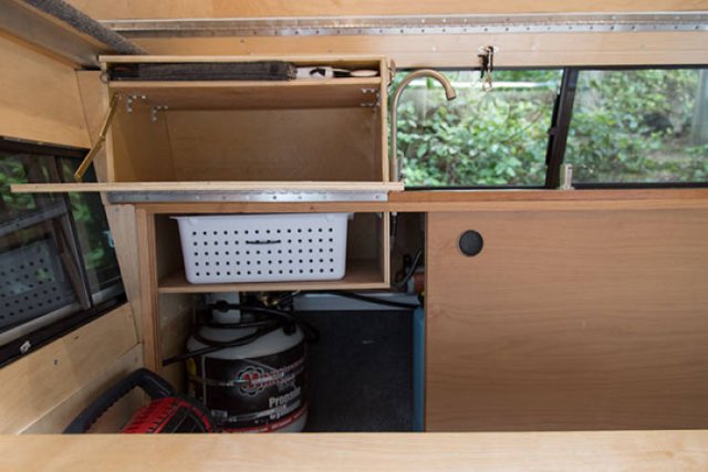 Couple Turned A Car Into Mobile Home For Travelling (15 pics)