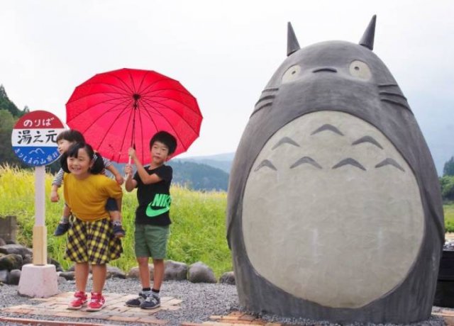 Japanese Elderly Couple Created A Real-Life Totoro Bus Stop (31 pics)