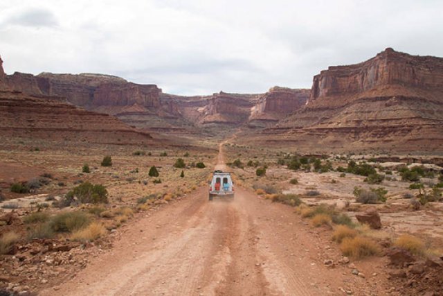 Couple Turned A Car Into Mobile Home For Travelling (15 pics)