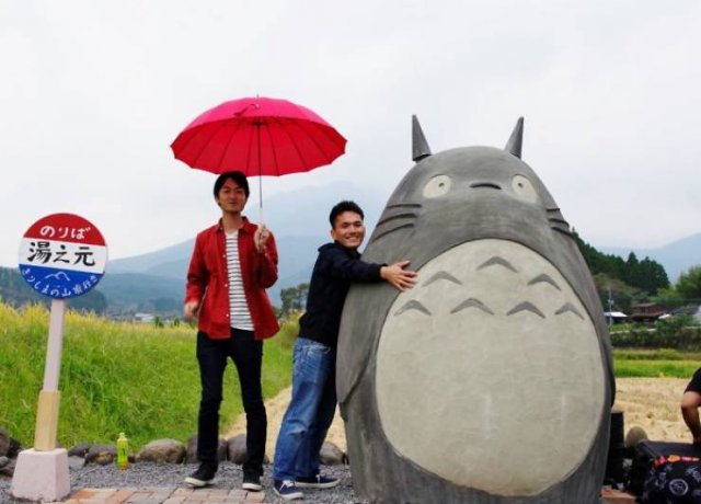 Japanese Elderly Couple Created A Real-Life Totoro Bus Stop (31 pics)