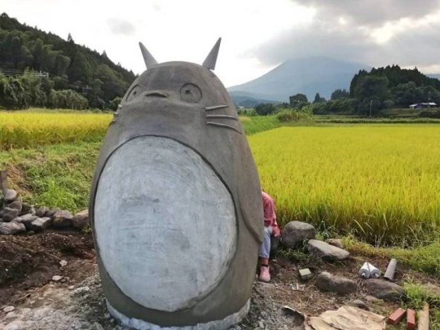 Japanese Elderly Couple Created A Real-Life Totoro Bus Stop (31 pics)