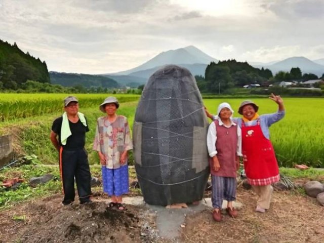 Japanese Elderly Couple Created A Real-Life Totoro Bus Stop (31 pics)