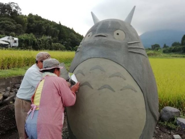 Japanese Elderly Couple Created A Real-Life Totoro Bus Stop (31 pics)