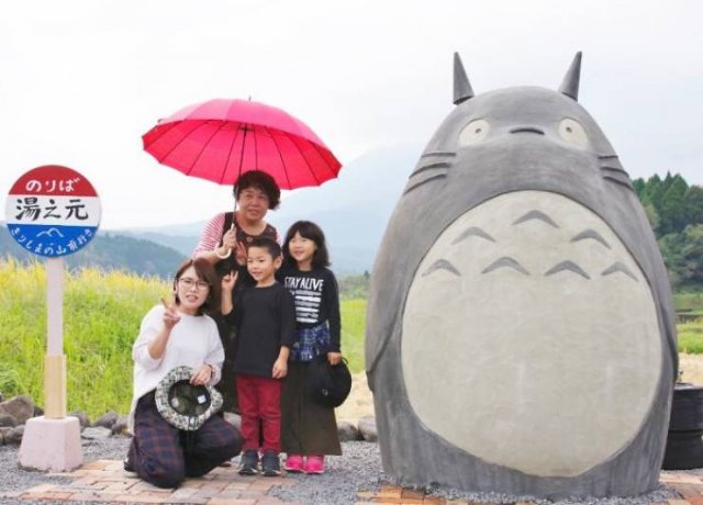 Japanese Elderly Couple Created A Real-Life Totoro Bus Stop (31 pics)