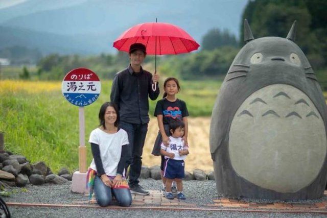 Japanese Elderly Couple Created A Real-Life Totoro Bus Stop (31 pics)