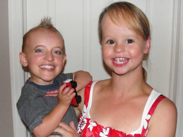 Creepy Baby Faceswaps (21 pics)