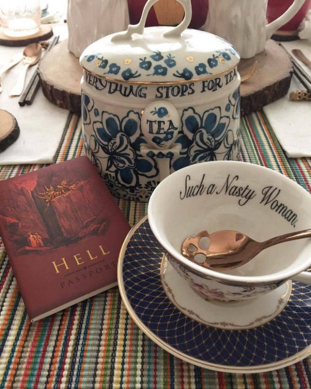 Tea Cups For Perfect Insults (20 pics)