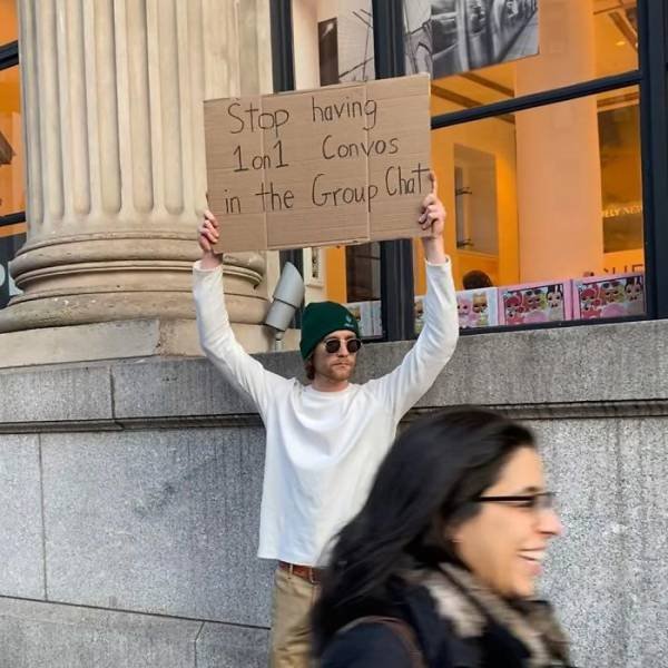 Dude With A Sign (29 pics)