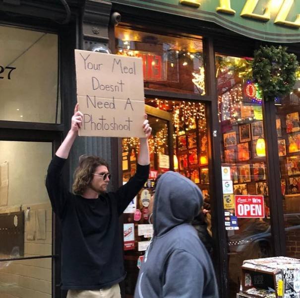 Dude With A Sign (29 pics)