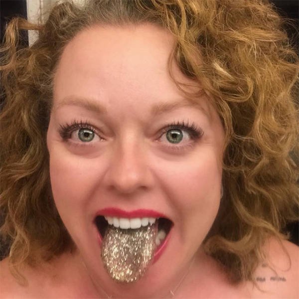 Weird Glitter Tongue Trend (21 pics)