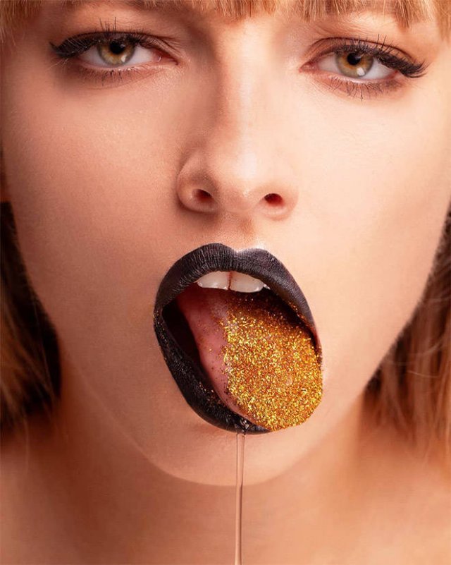 Weird Glitter Tongue Trend (21 pics)