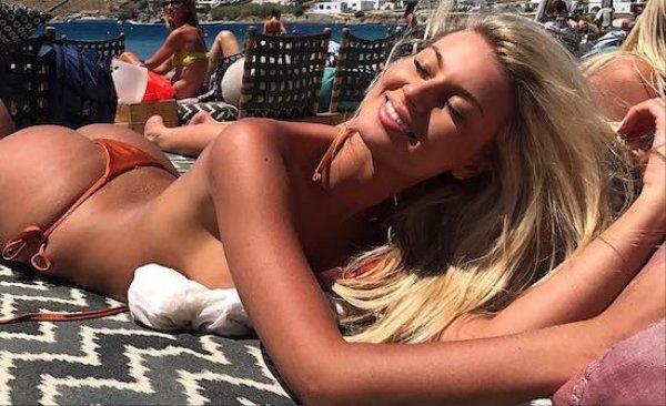 Girls In Bikinis (45 pics)