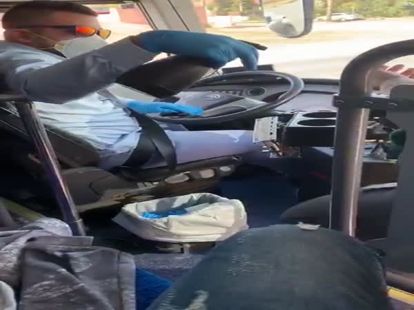 This Israeli Bus Driver Doesn't Take Any Chances